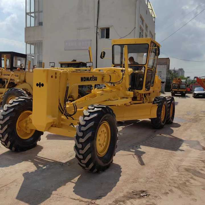 USED Komatsu GD511 Grader with Good Condition for Sale - Grader: picture 3 USED Komatsu GD511 Grader with Good Condition for Sale - Grader: picture 3