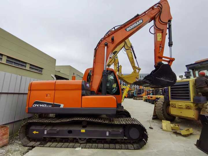Used Digger DOOSAN DX140 Construction Machinery Construction Digger Used DOOSAN DX140 Cheap Excavator - Crawler excavator: picture 2 Used Digger DOOSAN DX140 Construction Machinery Construction Digger Used DOOSAN DX140 Cheap Excavator - Crawler excavator: picture 2
