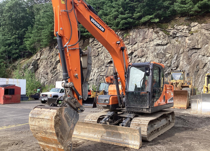 Used Digger DOOSAN DX140 Construction Machinery Construction Digger Used DOOSAN DX140 Cheap Excavator - Crawler excavator: picture 2 Used Digger DOOSAN DX140 Construction Machinery Construction Digger Used DOOSAN DX140 Cheap Excavator - Crawler excavator: picture 2