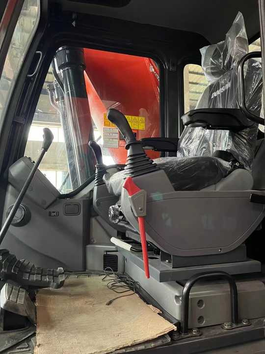 Used Digger DOOSAN DX230 Construction Machinery Construction Digger Used DOOSAN DX230 Cheap Excavator - Crawler excavator: picture 4 Used Digger DOOSAN DX230 Construction Machinery Construction Digger Used DOOSAN DX230 Cheap Excavator - Crawler excavator: picture 4