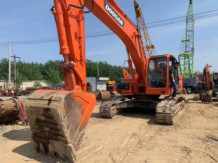 Used Digger DOOSAN DX300 Construction Machinery Construction Digger Used DOOSAN DX300 Cheap Excavator - Crawler excavator: picture 2 Used Digger DOOSAN DX300 Construction Machinery Construction Digger Used DOOSAN DX300 Cheap Excavator - Crawler excavator: picture 2