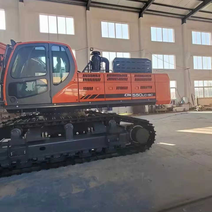 Used Digger DOOSAN DX550 Construction Machinery Construction Digger Used DOOSAN DX550 Cheap Excavator - Crawler excavator: picture 1 Used Digger DOOSAN DX550 Construction Machinery Construction Digger Used DOOSAN DX550 Cheap Excavator - Crawler excavator: picture 1