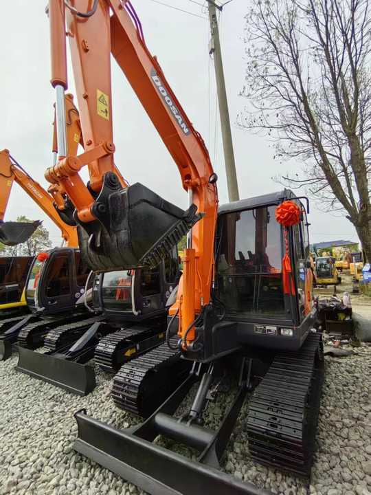 Used Digger DOOSAN DX60 Construction Machinery Construction Digger Used DOOSAN DX60 Cheap Excavator - Crawler excavator: picture 2 Used Digger DOOSAN DX60 Construction Machinery Construction Digger Used DOOSAN DX60 Cheap Excavator - Crawler excavator: picture 2
