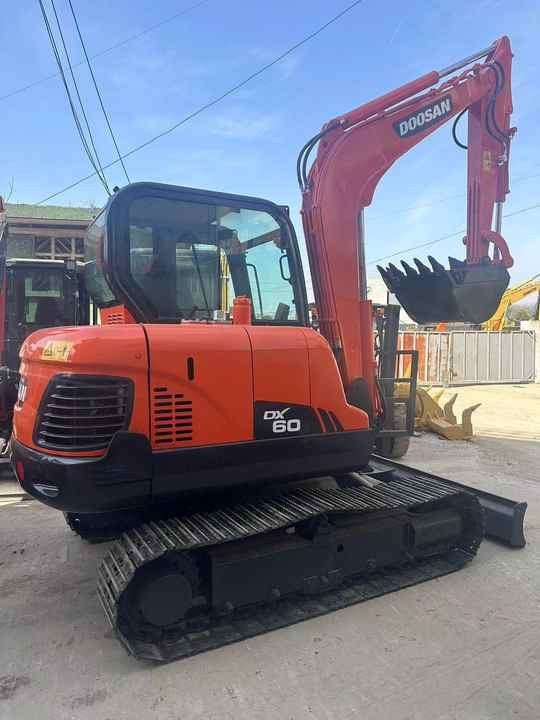 Used Digger DOOSAN DX60 Construction Machinery Construction Digger Used DOOSAN DX60 Cheap Excavator - Crawler excavator: picture 4 Used Digger DOOSAN DX60 Construction Machinery Construction Digger Used DOOSAN DX60 Cheap Excavator - Crawler excavator: picture 4