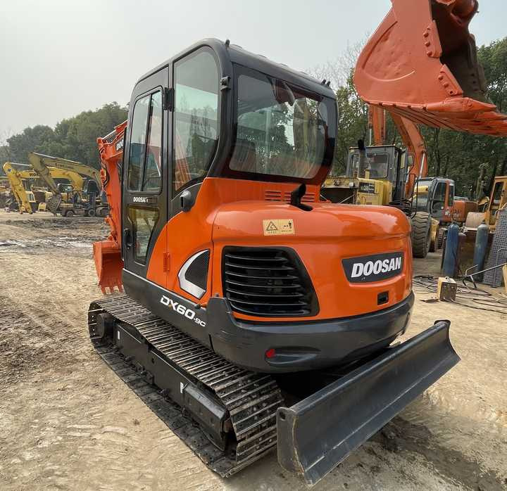 Used Digger DOOSAN DX60 Construction Machinery Construction Digger Used DOOSAN DX60 Cheap Excavator - Crawler excavator: picture 2 Used Digger DOOSAN DX60 Construction Machinery Construction Digger Used DOOSAN DX60 Cheap Excavator - Crawler excavator: picture 2
