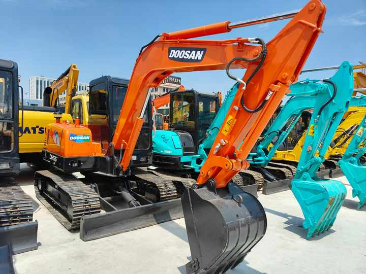 Used Digger Doosan Dh55 Construction Machinery Construction Digger Used Doosan Dh55 Cheap Excavator - Crawler excavator: picture 4 Used Digger Doosan Dh55 Construction Machinery Construction Digger Used Doosan Dh55 Cheap Excavator - Crawler excavator: picture 4
