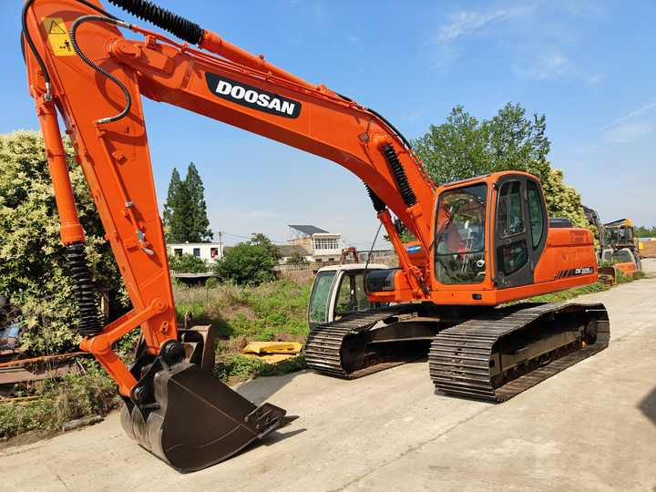 Used Doosan 225LC Excavator | Low Hours | Heavy-Duty Performance | Global Shipping - Excavator: picture 5 Used Doosan 225LC Excavator | Low Hours | Heavy-Duty Performance | Global Shipping - Excavator: picture 5