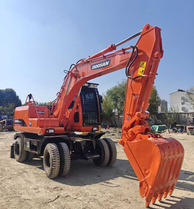 Used Doosan DH150W-7 Model Wheel Excavator Second Hand Machine Popular Brand Korean Doosan Hydraulic Machinery - Excavator: picture 4 Used Doosan DH150W-7 Model Wheel Excavator Second Hand Machine Popular Brand Korean Doosan Hydraulic Machinery - Excavator: picture 4