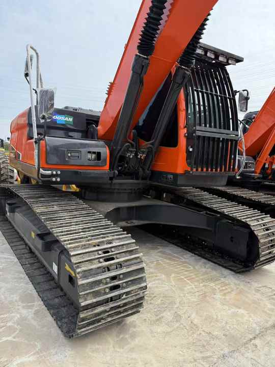 Used Doosan DX225LC-9C Hydraulic Excavator 25 Ton Doosan Dx225 Crawler Excavator with Excellent Performance Low Price for Sale - Crawler excavator: picture 5 Used Doosan DX225LC-9C Hydraulic Excavator 25 Ton Doosan Dx225 Crawler Excavator with Excellent Performance Low Price for Sale - Crawler excavator: picture 5