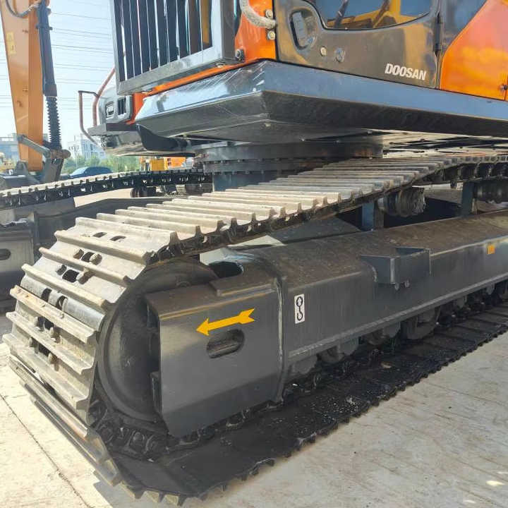 Used Doosan DX300, its original quality has withstood the test. It offers high - efficiency operation at a lower cost.Hard work. - Crawler excavator: picture 1 Used Doosan DX300, its original quality has withstood the test. It offers high - efficiency operation at a lower cost.Hard work. - Crawler excavator: picture 1
