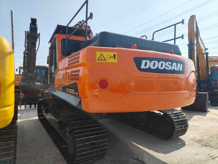 Used Doosan DX300LC-9C Excavator with Little Time Used in Excellent Condition Korea Brand Doosan 30 Tons Excavator for Sale - Crawler excavator: picture 5 Used Doosan DX300LC-9C Excavator with Little Time Used in Excellent Condition Korea Brand Doosan 30 Tons Excavator for Sale - Crawler excavator: picture 5