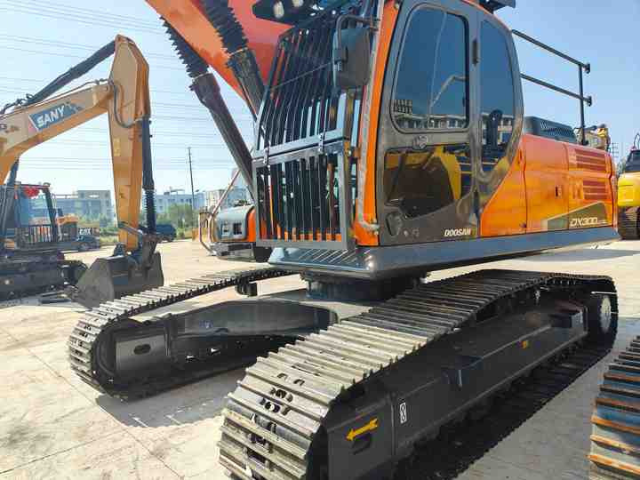 Used Doosan DX300LC-9C Excavator with Little Time Used in Excellent Condition Korea Brand Doosan 30 Tons Excavator for Sale - Excavator: picture 2 Used Doosan DX300LC-9C Excavator with Little Time Used in Excellent Condition Korea Brand Doosan 30 Tons Excavator for Sale - Excavator: picture 2