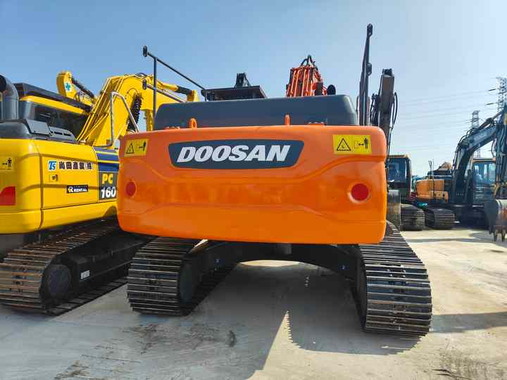 Used Doosan DX300LC-9C Excavator with Little Time Used in Excellent Condition Korea Brand Doosan 30 Tons Excavator for Sale - Crawler excavator: picture 3 Used Doosan DX300LC-9C Excavator with Little Time Used in Excellent Condition Korea Brand Doosan 30 Tons Excavator for Sale - Crawler excavator: picture 3