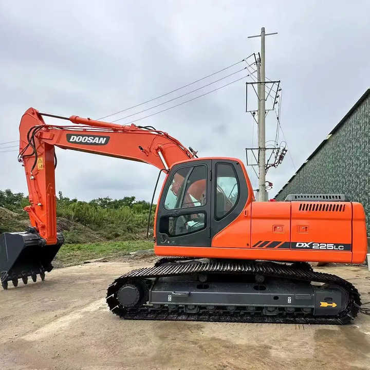 Used Excavator Doosan DX225LC-9 Excavators Mini Equipment Earth Moving Machinery Doosan Digger Excavator for Sale - Excavator: picture 3 Used Excavator Doosan DX225LC-9 Excavators Mini Equipment Earth Moving Machinery Doosan Digger Excavator for Sale - Excavator: picture 3