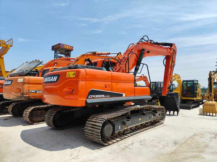 Used Excavator Doosan DX225LC with Good Condition and Low Hours - Excavator: picture 4 Used Excavator Doosan DX225LC with Good Condition and Low Hours - Excavator: picture 4
