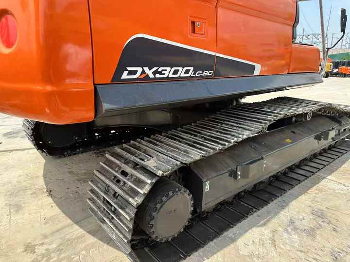 Used Excavator Doosan DX300 Excavators Mini Equipment Earth Moving Machinery Doosan Digger Excavator for Sale - Excavator: picture 5 Used Excavator Doosan DX300 Excavators Mini Equipment Earth Moving Machinery Doosan Digger Excavator for Sale - Excavator: picture 5