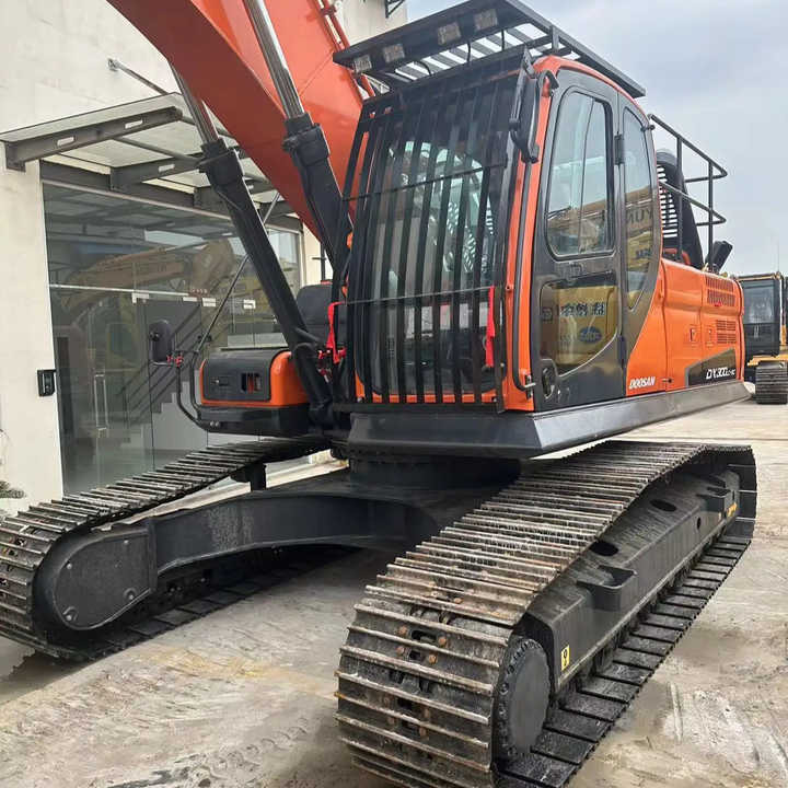 Used Excavator Doosan DX300 Excavators Mini Equipment Earth Moving Machinery Doosan Digger Excavator for Sale - Crawler excavator: picture 1 Used Excavator Doosan DX300 Excavators Mini Equipment Earth Moving Machinery Doosan Digger Excavator for Sale - Crawler excavator: picture 1