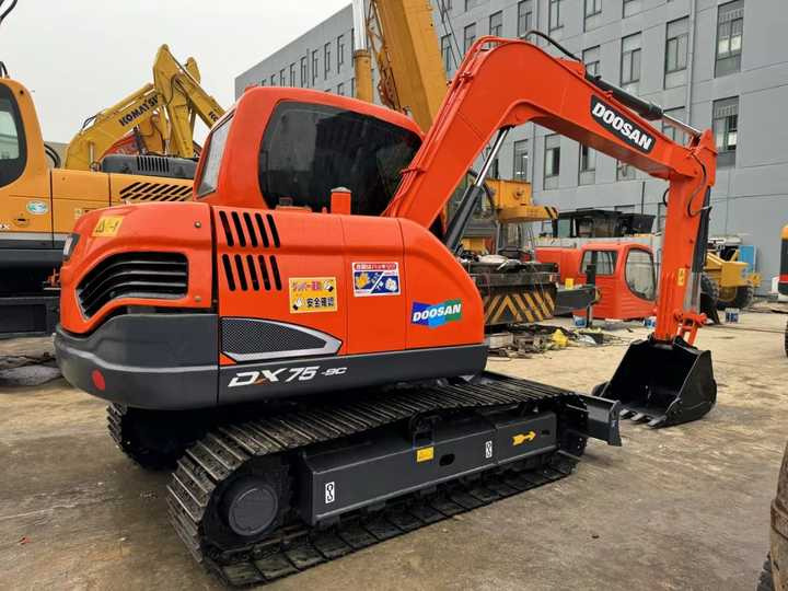 Used Excavator Doosan DX70 75 Excavator Second Hand Digger Used Machinery 7 Ton Used Hydraulic Crawler Excavator - Crawler excavator: picture 3 Used Excavator Doosan DX70 75 Excavator Second Hand Digger Used Machinery 7 Ton Used Hydraulic Crawler Excavator - Crawler excavator: picture 3