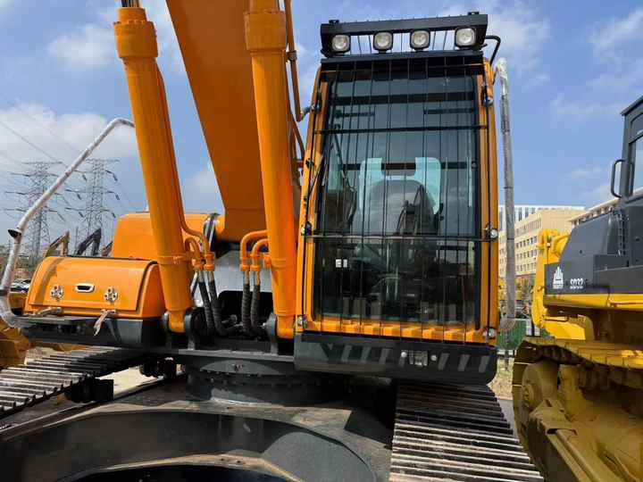 Used HYUNDAI305lc-9c Hydraulic Excavator with Excellent Performance hyundai Running Working Condition Low Price for Sale - Excavator: picture 4 Used HYUNDAI305lc-9c Hydraulic Excavator with Excellent Performance hyundai Running Working Condition Low Price for Sale - Excavator: picture 4