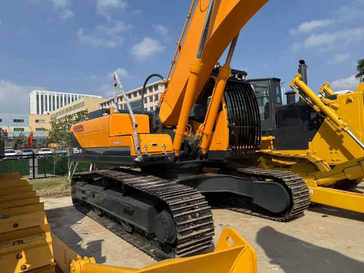 Used HYUNDAI305lc-9c Hydraulic Excavator with Excellent Performance hyundai Running Working Condition Low Price for Sale - Excavator: picture 3 Used HYUNDAI305lc-9c Hydraulic Excavator with Excellent Performance hyundai Running Working Condition Low Price for Sale - Excavator: picture 3