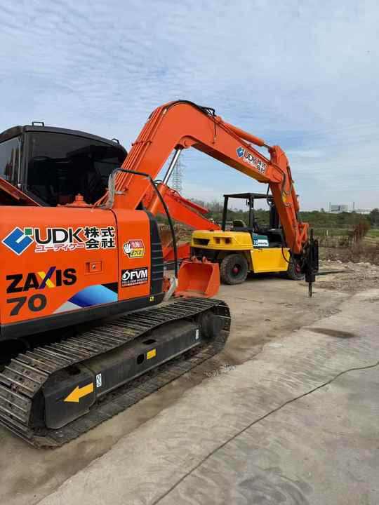 Used Hitachi Earth Moving Machine Zaxis70 Second Hand Small Size Mini Diggers Used Hitachi Mini Excavators Zx55 Zx50 Zx60 Zx70 - Mini excavator: picture 3 Used Hitachi Earth Moving Machine Zaxis70 Second Hand Small Size Mini Diggers Used Hitachi Mini Excavators Zx55 Zx50 Zx60 Zx70 - Mini excavator: picture 3