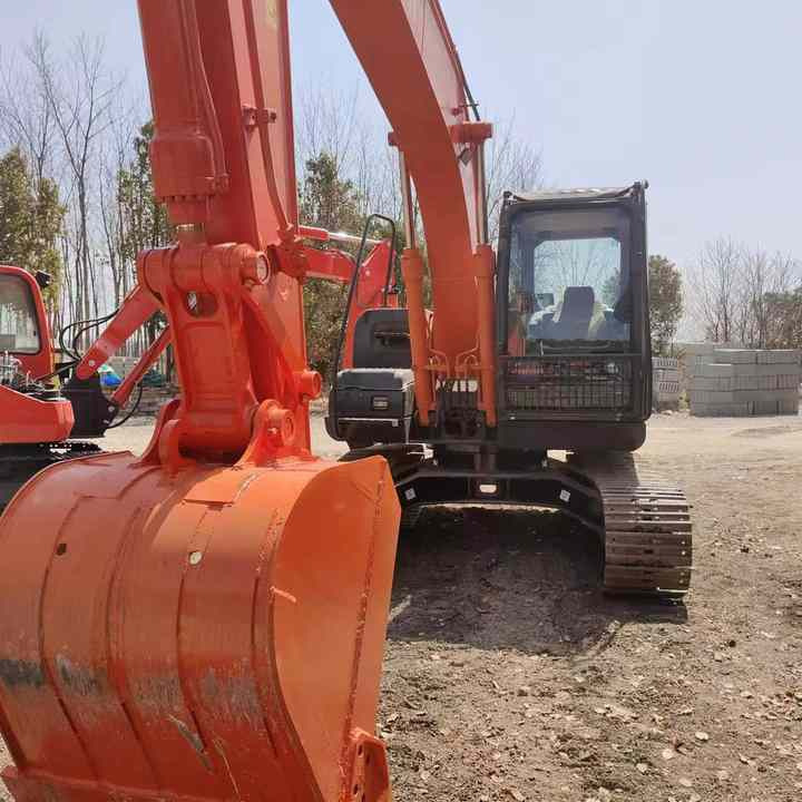 Used Hitachi ZX130 Excavator Japan Made Hitachi Used Excavator Zx120 Zx130 for Sale - Excavator: picture 5 Used Hitachi ZX130 Excavator Japan Made Hitachi Used Excavator Zx120 Zx130 for Sale - Excavator: picture 5
