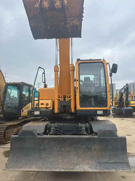 Used Hyundai Korea Hydraulic Excavator Hyundai 210-9 Excavator Excellent Condition 21 Ton Used Excavator For Sale - Excavator: picture 4 Used Hyundai Korea Hydraulic Excavator Hyundai 210-9 Excavator Excellent Condition 21 Ton Used Excavator For Sale - Excavator: picture 4