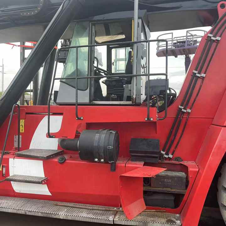 Used KALMAR DRF450-60S5 Port Reach Stacker Container Dedicated 45t - Reach stacker: picture 5 Used KALMAR DRF450-60S5 Port Reach Stacker Container Dedicated 45t - Reach stacker: picture 5