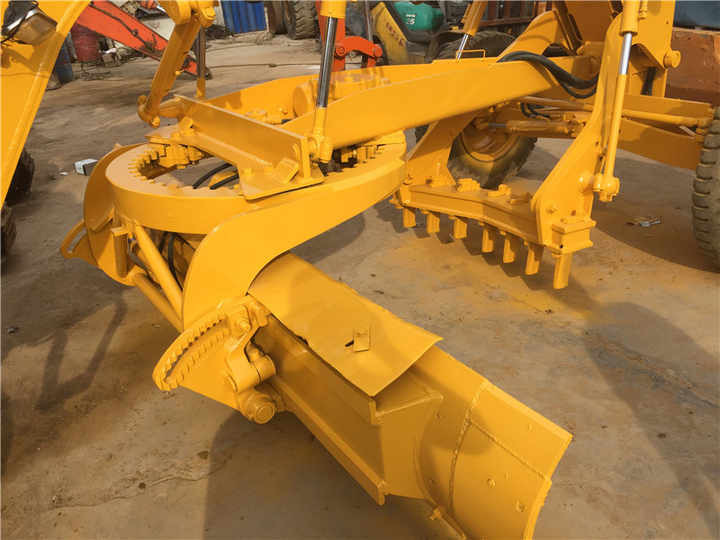 Used Komatsu GD305 Motor Grader Cheap Price Komatsu Road Grader GD305 Good Condition in China - Grader: picture 2 Used Komatsu GD305 Motor Grader Cheap Price Komatsu Road Grader GD305 Good Condition in China - Grader: picture 2