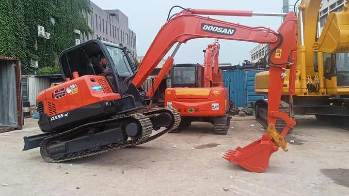 Used Mini Excavator DX55-9C Doosan Excavator 5 Tonnes High Performance Low Price for Sale Dh55 Dh60 Dx55 Dx60 in Stock - Mini excavator: picture 2 Used Mini Excavator DX55-9C Doosan Excavator 5 Tonnes High Performance Low Price for Sale Dh55 Dh60 Dx55 Dx60 in Stock - Mini excavator: picture 2