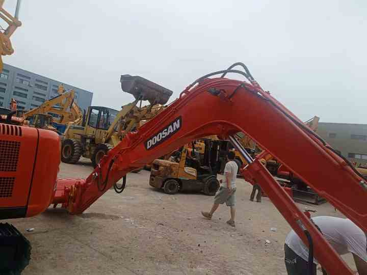 Used Mini Excavator DX55-9C Doosan Excavator 5 Tonnes High Performance Low Price for Sale Dh55 Dh60 Dx55 Dx60 in Stock - Mini excavator: picture 3 Used Mini Excavator DX55-9C Doosan Excavator 5 Tonnes High Performance Low Price for Sale Dh55 Dh60 Dx55 Dx60 in Stock - Mini excavator: picture 3
