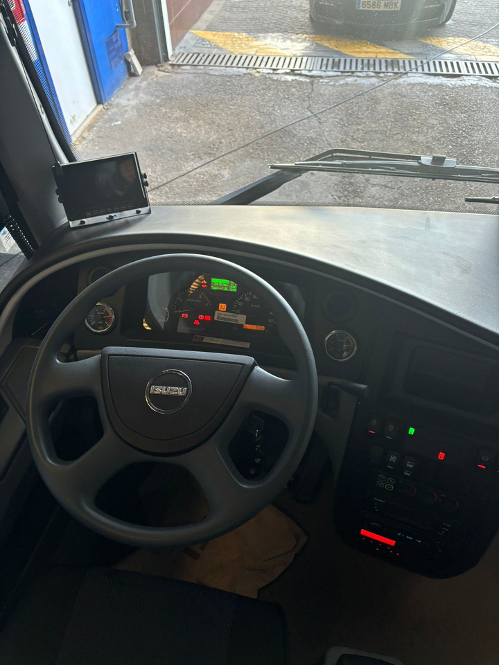 ISUZU TURQUOISE - Coach: picture 4 ISUZU TURQUOISE - Coach: picture 4