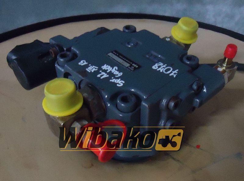Hydraulic motor Komatsu EMGT6424 - Hydraulic motor for Construction machinery: picture 3 Hydraulic motor Komatsu EMGT6424 - Hydraulic motor for Construction machinery: picture 3