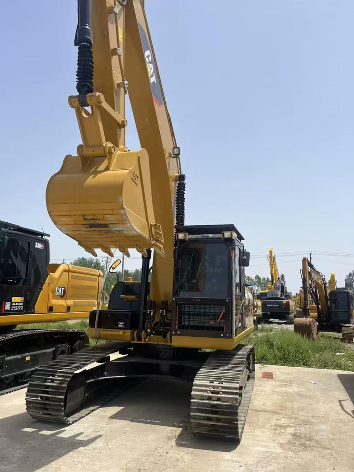 CATERPILLAR 323D2 - Crawler excavator: picture 1 CATERPILLAR 323D2 - Crawler excavator: picture 1