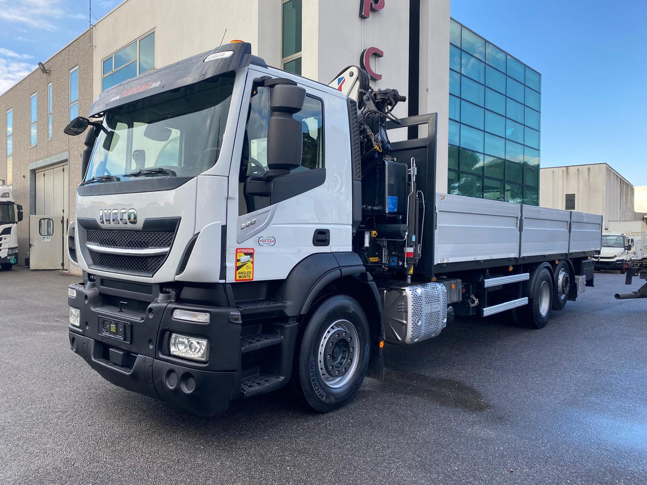 IVECO AD260S36 - Dropside/ Flatbed truck: picture 2 IVECO AD260S36 - Dropside/ Flatbed truck: picture 2