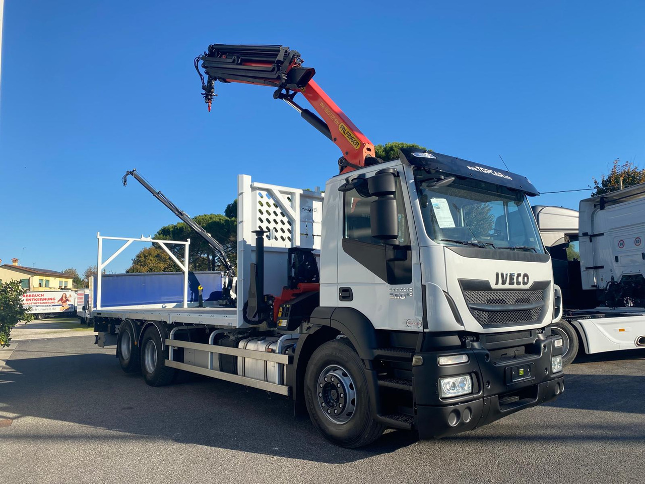 IVECO AD260S36 - Crane truck: picture 3 IVECO AD260S36 - Crane truck: picture 3