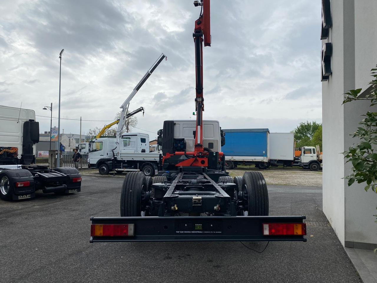 IVECO AT260S33 - Crane truck: picture 4 IVECO AT260S33 - Crane truck: picture 4