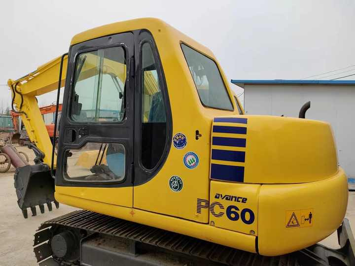 Cheap Used Komatsu PC60-7 Crawler Excavator with High Efficiency Used Heavy Machinery Komatsu P60-7 Digger Cheap for Sale - Crawler excavator: picture 2 Cheap Used Komatsu PC60-7 Crawler Excavator with High Efficiency Used Heavy Machinery Komatsu P60-7 Digger Cheap for Sale - Crawler excavator: picture 2