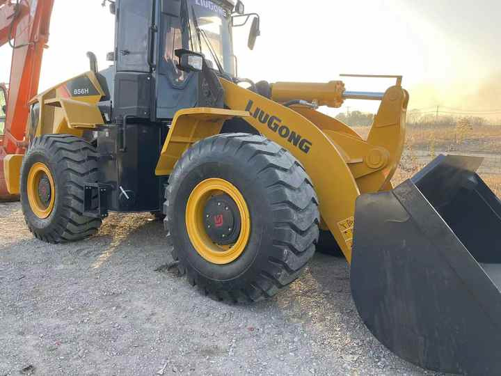 China Famous Brand LiuGong Medium-sized Wheel Loader LiuGong 856N Loader for Earthmoving, Mining, Construction for Sale - Wheel loader: picture 3 China Famous Brand LiuGong Medium-sized Wheel Loader LiuGong 856N Loader for Earthmoving, Mining, Construction for Sale - Wheel loader: picture 3
