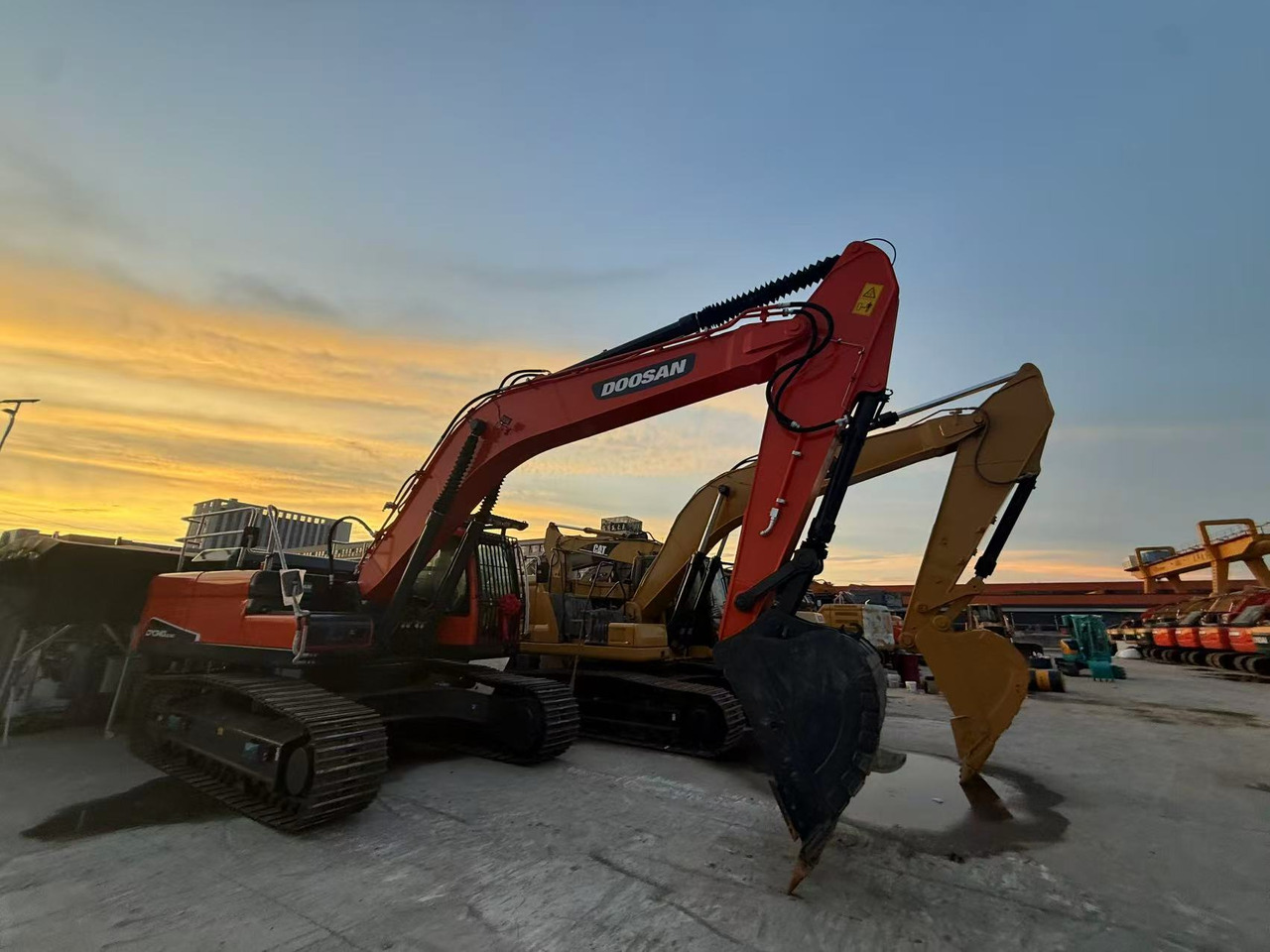 DOOSAN DOOSAN DX340 Crawler excavator for sale good quality for sale at low price - Crawler excavator: picture 2 DOOSAN DOOSAN DX340 Crawler excavator for sale good quality for sale at low price - Crawler excavator: picture 2