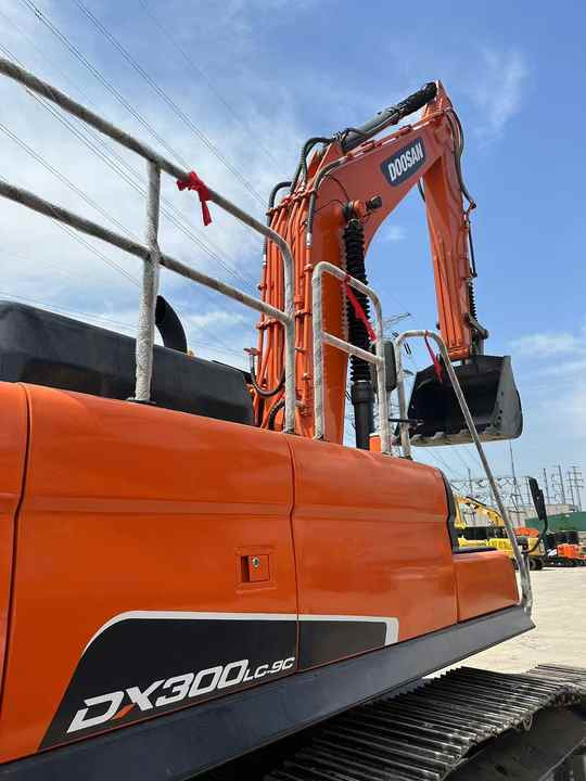 Doosan Original Dx300 Excavator , Second Hand Doosan Digging Machine , Doosan Dx220 Dx225 Dx300 - Crawler excavator: picture 2 Doosan Original Dx300 Excavator , Second Hand Doosan Digging Machine , Doosan Dx220 Dx225 Dx300 - Crawler excavator: picture 2