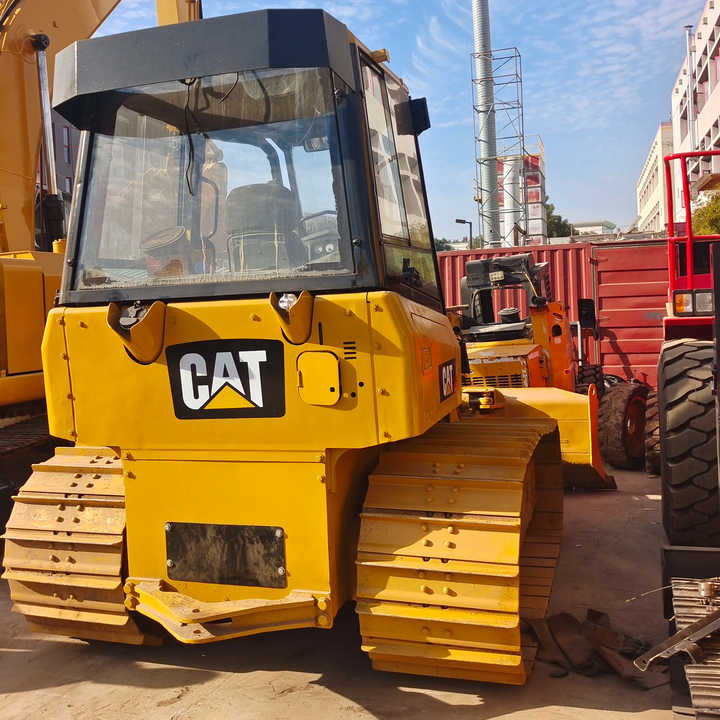 Good Condition D3K Bulldozer Used Crawler Bulldozer with Parts Price Bulldozers - Bulldozer: picture 2 Good Condition D3K Bulldozer Used Crawler Bulldozer with Parts Price Bulldozers - Bulldozer: picture 2