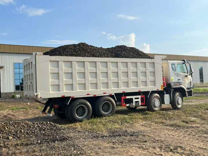 Good Performance Howo Brand 8*4 Dump Truck Used Howo 371 375 400 Horsepower 6*4 8*4 Wheels on Sale - Tipper: picture 5 Good Performance Howo Brand 8*4 Dump Truck Used Howo 371 375 400 Horsepower 6*4 8*4 Wheels on Sale - Tipper: picture 5