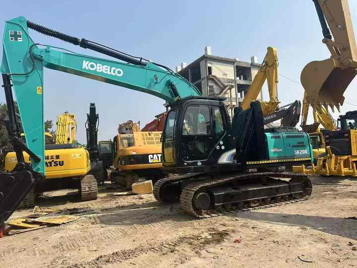 High Crawler Construction Equipment Excavator Used Kobelco Sk200-8 Sk200-10 Used Second Hand Excavator With Retractable Cab - Crawler excavator: picture 3 High Crawler Construction Equipment Excavator Used Kobelco Sk200-8 Sk200-10 Used Second Hand Excavator With Retractable Cab - Crawler excavator: picture 3