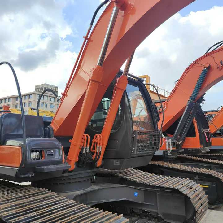 Hitachi Brand Zx210 Crawler Excavator 21tons Digger for Sale Used Hitachi Zx200 210 350 Excavator in Stock on Sale - Excavator: picture 5 Hitachi Brand Zx210 Crawler Excavator 21tons Digger for Sale Used Hitachi Zx200 210 350 Excavator in Stock on Sale - Excavator: picture 5