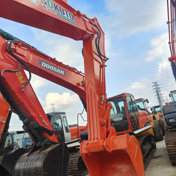 Hitachi Brand Zx210 Crawler Excavator 21tons Digger for Sale Used Hitachi Zx200 210 350 Excavator in Stock on Sale - Excavator: picture 2 Hitachi Brand Zx210 Crawler Excavator 21tons Digger for Sale Used Hitachi Zx200 210 350 Excavator in Stock on Sale - Excavator: picture 2