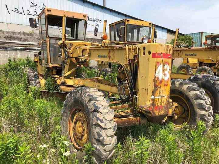 Japan Komatsu GD511 Motor Grader Cheap Price Komatsu Road Grader GD511 Good Condition in China - Grader: picture 3 Japan Komatsu GD511 Motor Grader Cheap Price Komatsu Road Grader GD511 Good Condition in China - Grader: picture 3