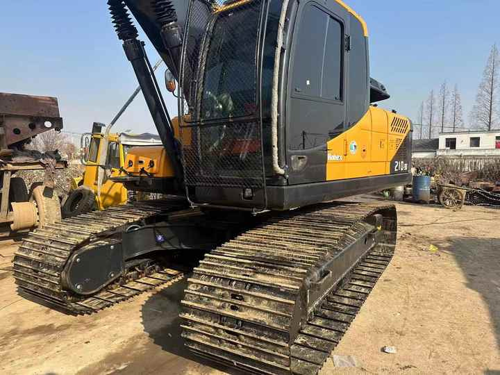 Korean Original HYUNDAI 210-9 Wheeled Excavator Low Price Sale High Quality Wheeled Excavator HUNDAI210W-9 - Crawler excavator: picture 3 Korean Original HYUNDAI 210-9 Wheeled Excavator Low Price Sale High Quality Wheeled Excavator HUNDAI210W-9 - Crawler excavator: picture 3