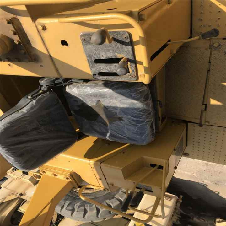 Open Cabin D4c Used Cat Bulldozer , Cat D4 D4h D4g D4m D4k D5m D5g D5h Mini Bulldozer , CAT Dozer - Bulldozer: picture 4 Open Cabin D4c Used Cat Bulldozer , Cat D4 D4h D4g D4m D4k D5m D5g D5h Mini Bulldozer , CAT Dozer - Bulldozer: picture 4