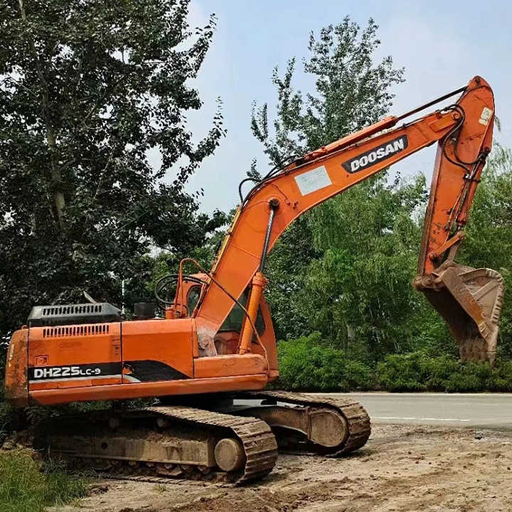 Original Second-hand Doosan DH225 Excavator Is in Good Condition Strong and Simple Maintenance - Excavator: picture 3 Original Second-hand Doosan DH225 Excavator Is in Good Condition Strong and Simple Maintenance - Excavator: picture 3